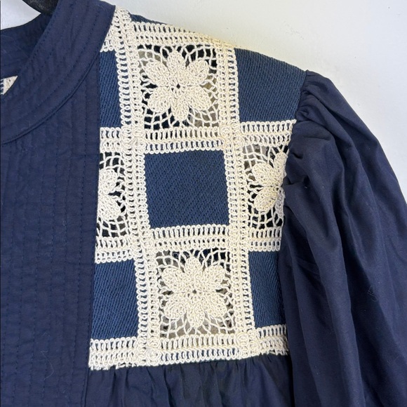 Entro Navy Blouse with Cream Crochet Insert Puff Sleeve BLOUSE Size Large - Picture 4 of 10